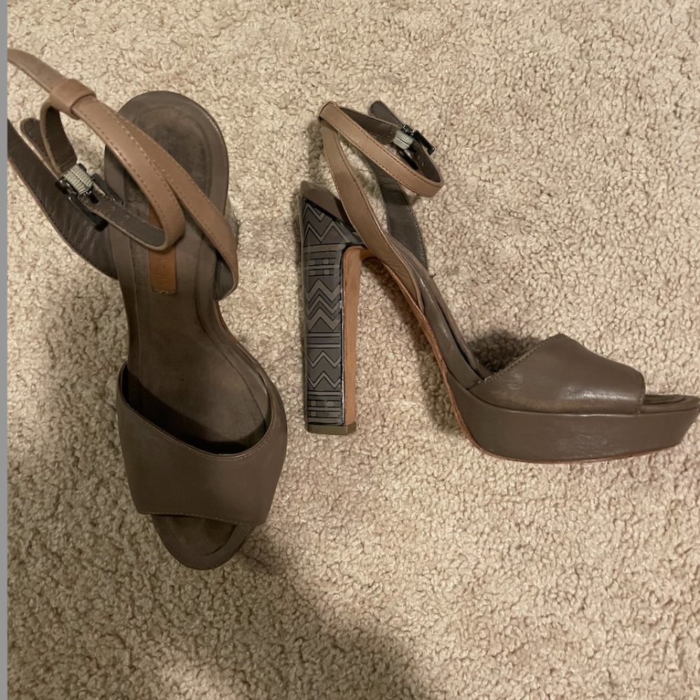 BCBGMaxAzria Taupe Leather Platform Aztec Print Heels - Size 8B